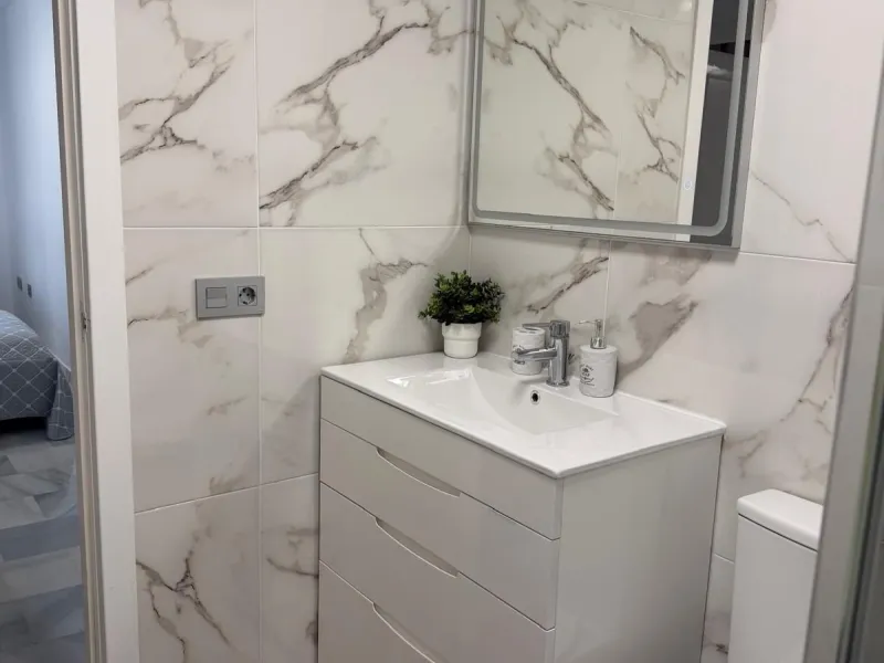 Apartment - Middle Floor Apartment в продаже в Benalmadena, Málaga. В доме 2 спален и 2 ванных комнат. Площадь дома 75 м²