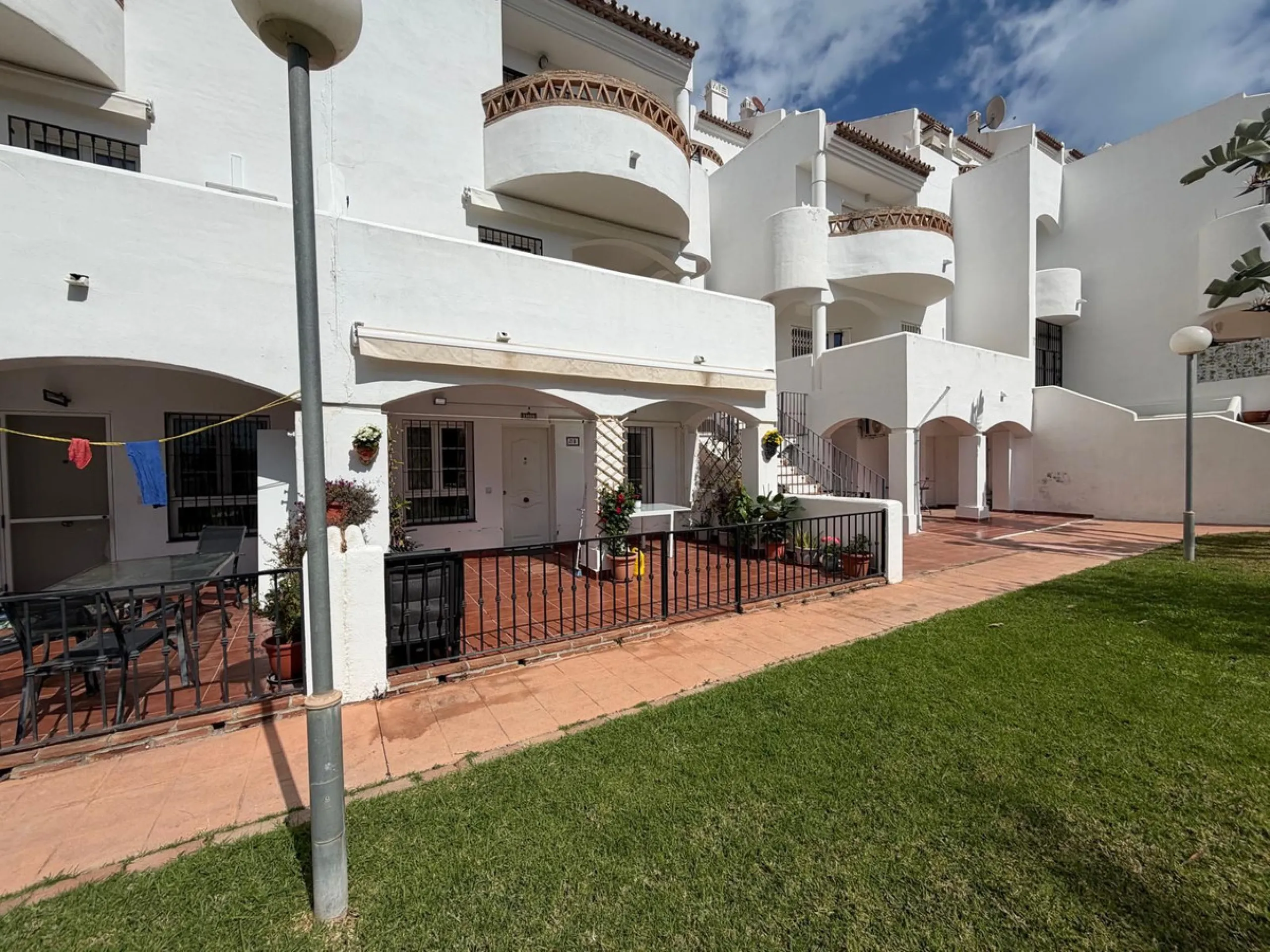 Apartment - Middle Floor Apartment в продаже в Benalmadena, Málaga. В доме 2 спален и 2 ванных комнат. Площадь дома 75 м²