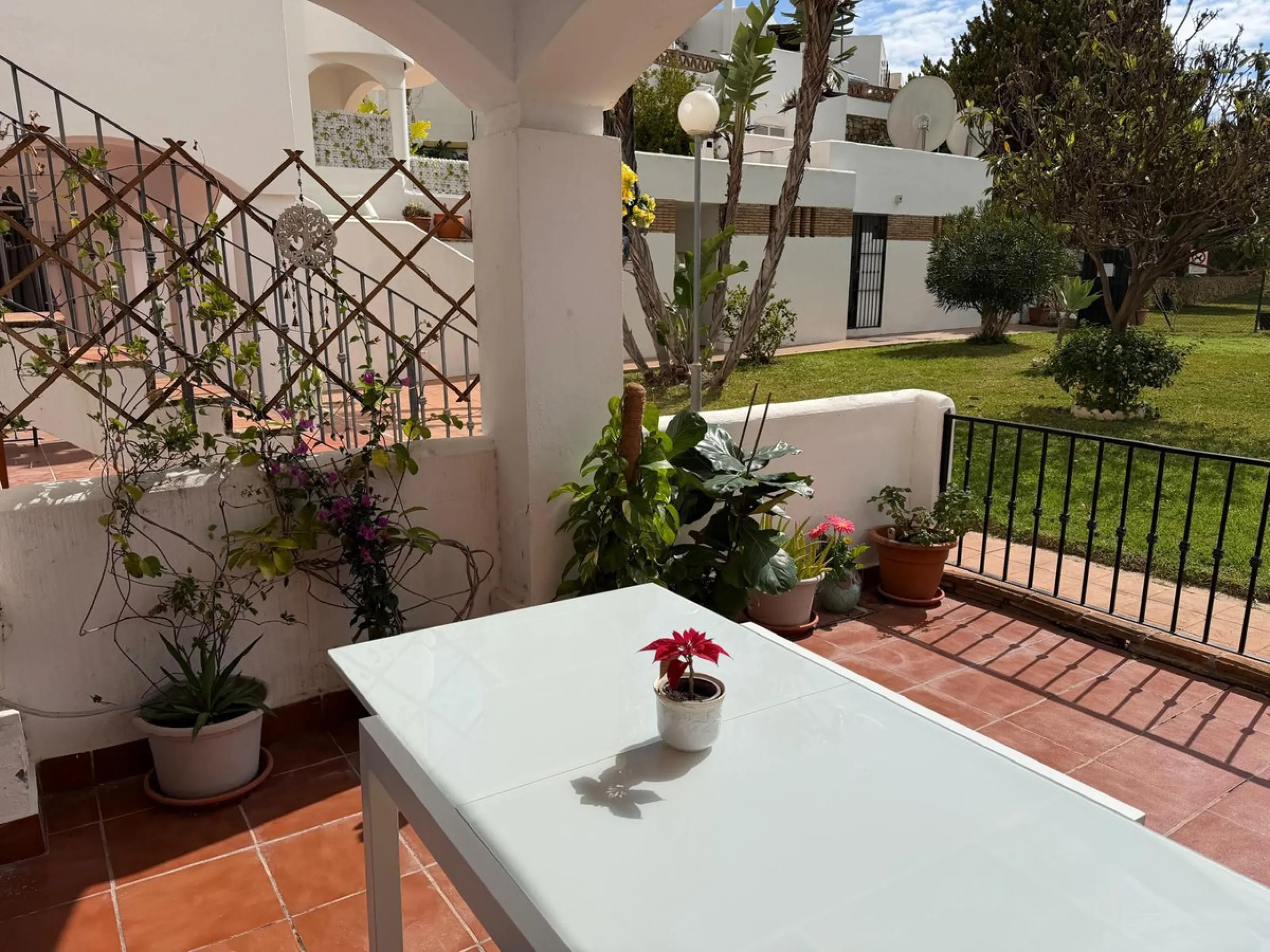 Apartment - Middle Floor Apartment в продаже в Benalmadena, Málaga. В доме 2 спален и 2 ванных комнат. Площадь дома 75 м²