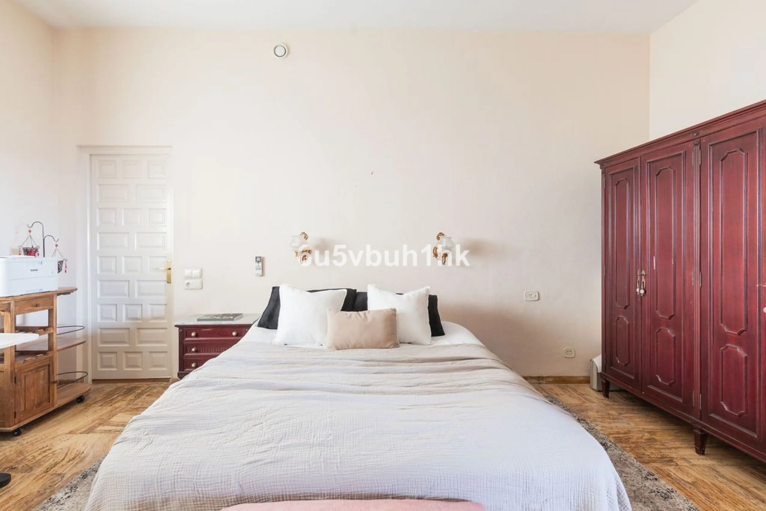 House - Detached Villa в продаже в Fuengirola, Málaga. В доме 4 спален и 6 ванных комнат. Площадь дома 300 м². Площадь участка 1000 м²