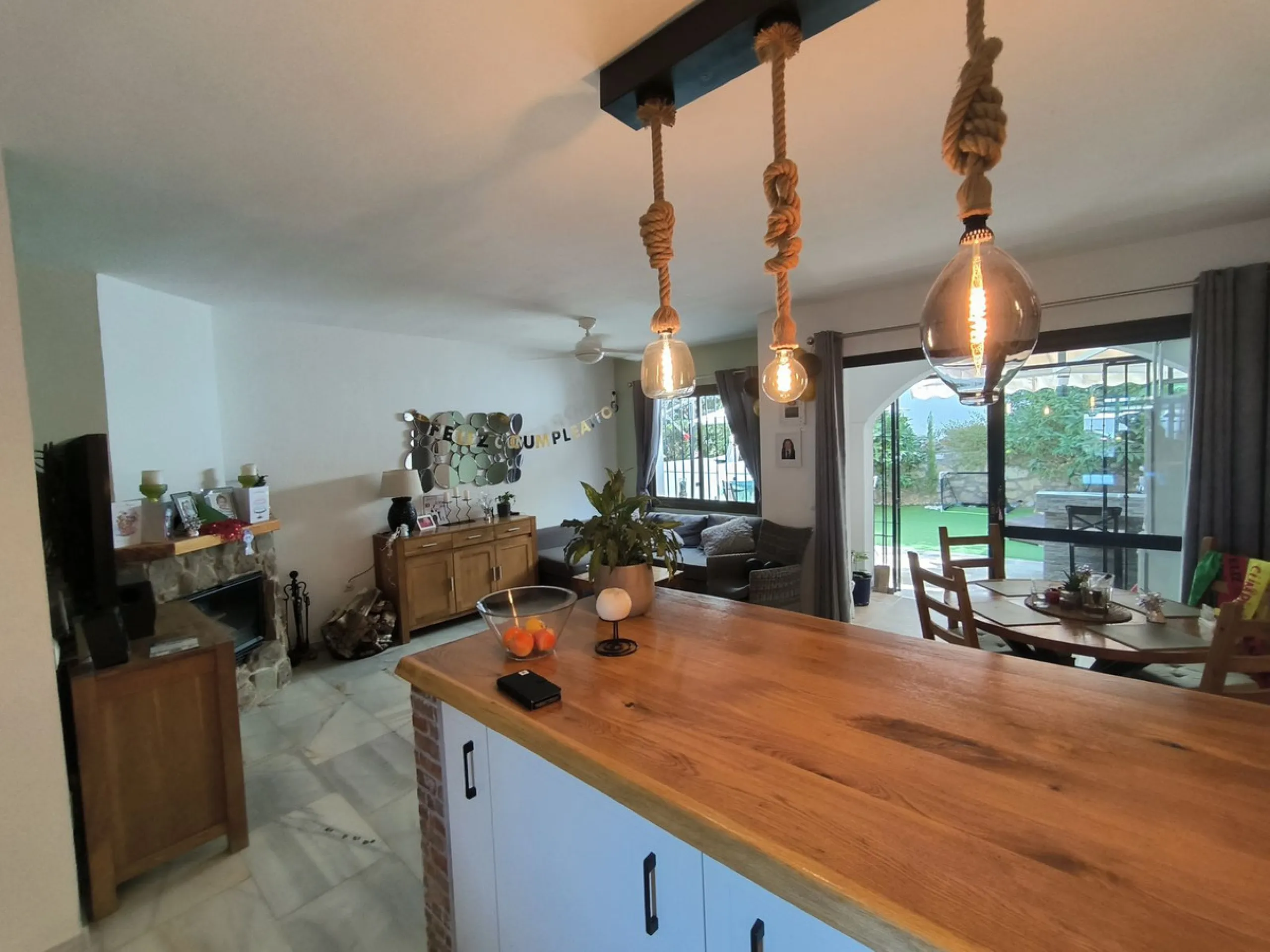 Situated in the popular residential area of Cerros del Aguila, just a short drive from the beach and the vibrant centre of Fuengirola, this beautifully renovated semi-detached house is ready to move straight into.