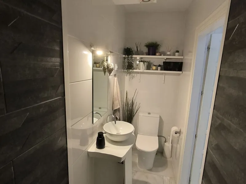 Situated in the popular residential area of Cerros del Aguila, just a short drive from the beach and the vibrant centre of Fuengirola, this beautifully renovated semi-detached house is ready to move straight into.