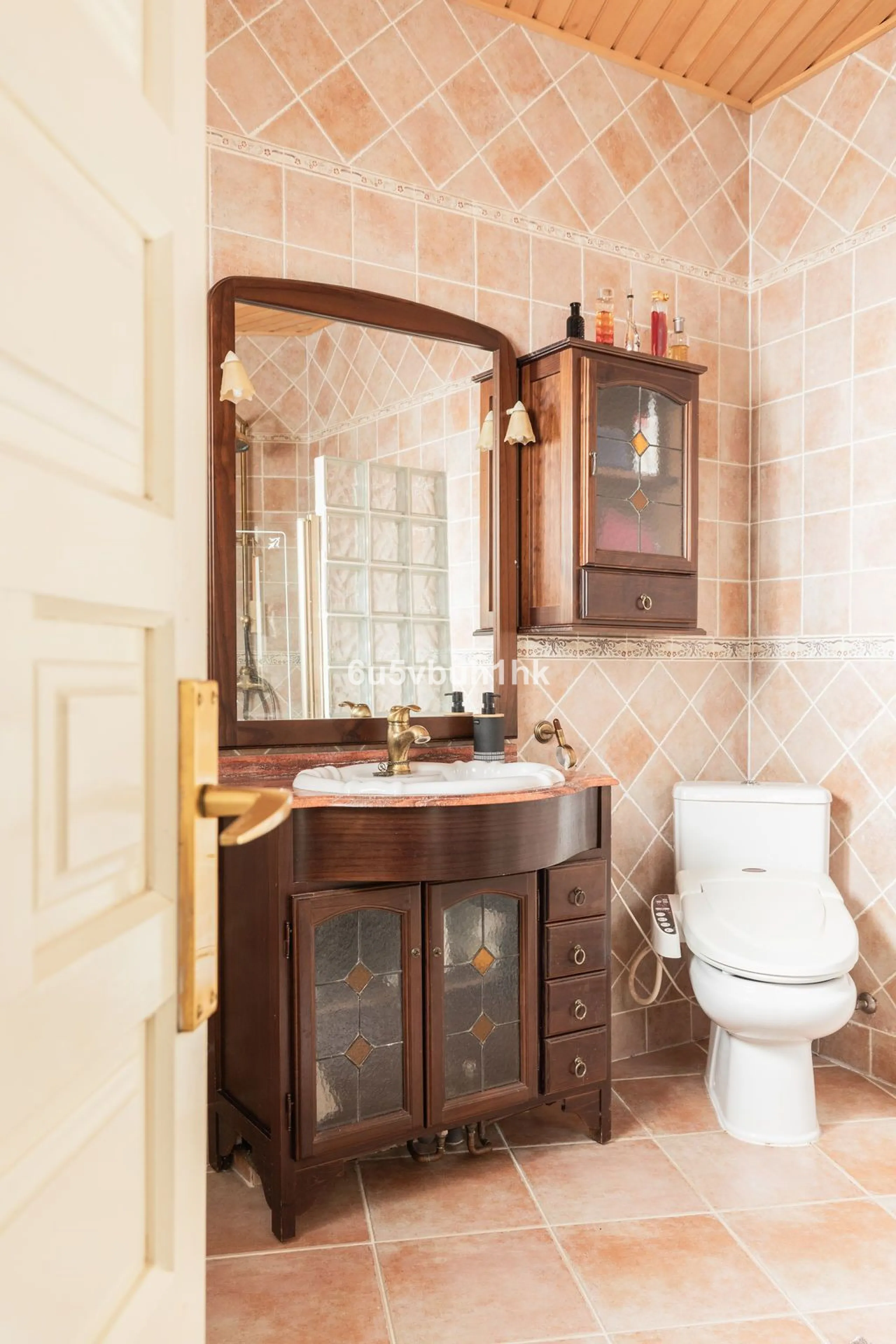 House - Detached Villa в продаже в Fuengirola, Málaga. В доме 4 спален и 6 ванных комнат. Площадь дома 300 м². Площадь участка 1000 м²