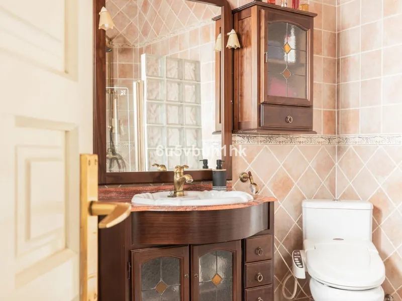 House - Detached Villa в продаже в Fuengirola, Málaga. В доме 4 спален и 6 ванных комнат. Площадь дома 300 м². Площадь участка 1000 м²