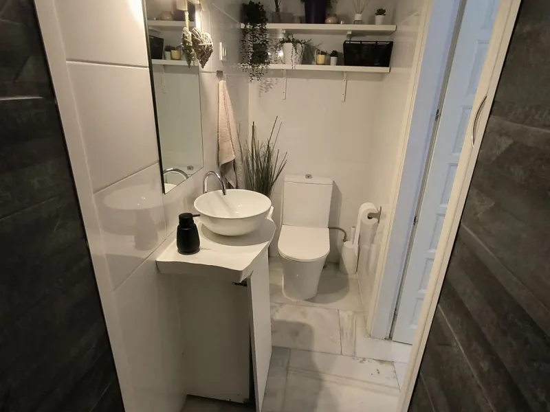 Situated in the popular residential area of Cerros del Aguila, just a short drive from the beach and the vibrant centre of Fuengirola, this beautifully renovated semi-detached house is ready to move straight into.