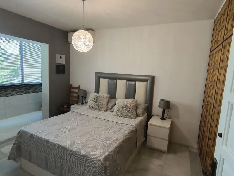 Situated in the popular residential area of Cerros del Aguila, just a short drive from the beach and the vibrant centre of Fuengirola, this beautifully renovated semi-detached house is ready to move straight into.