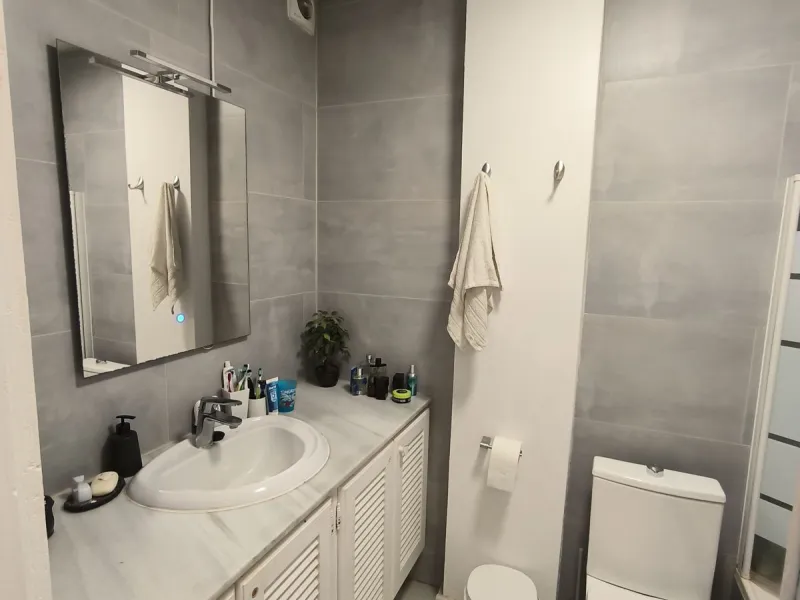 Situated in the popular residential area of Cerros del Aguila, just a short drive from the beach and the vibrant centre of Fuengirola, this beautifully renovated semi-detached house is ready to move straight into.