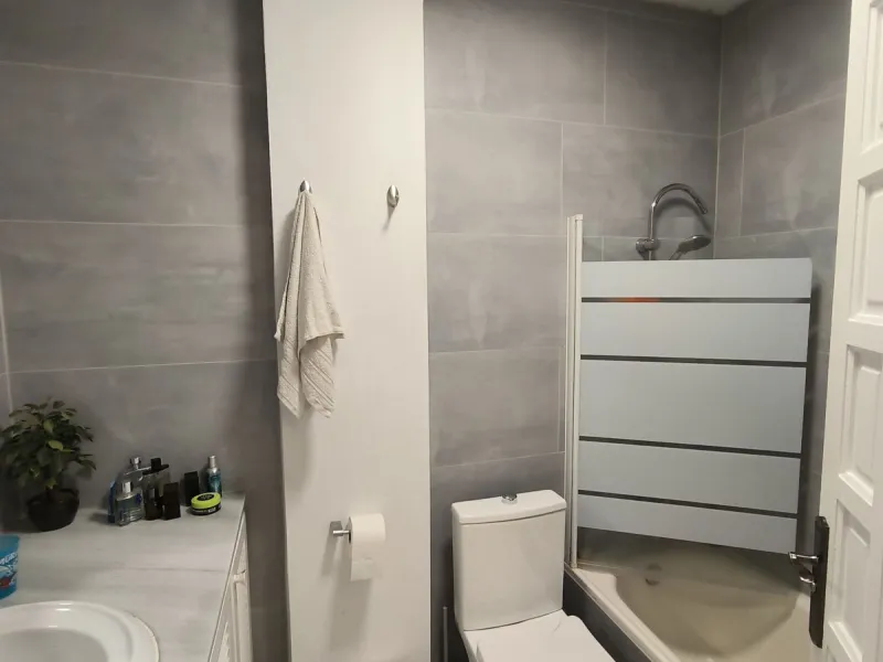 Situated in the popular residential area of Cerros del Aguila, just a short drive from the beach and the vibrant centre of Fuengirola, this beautifully renovated semi-detached house is ready to move straight into.