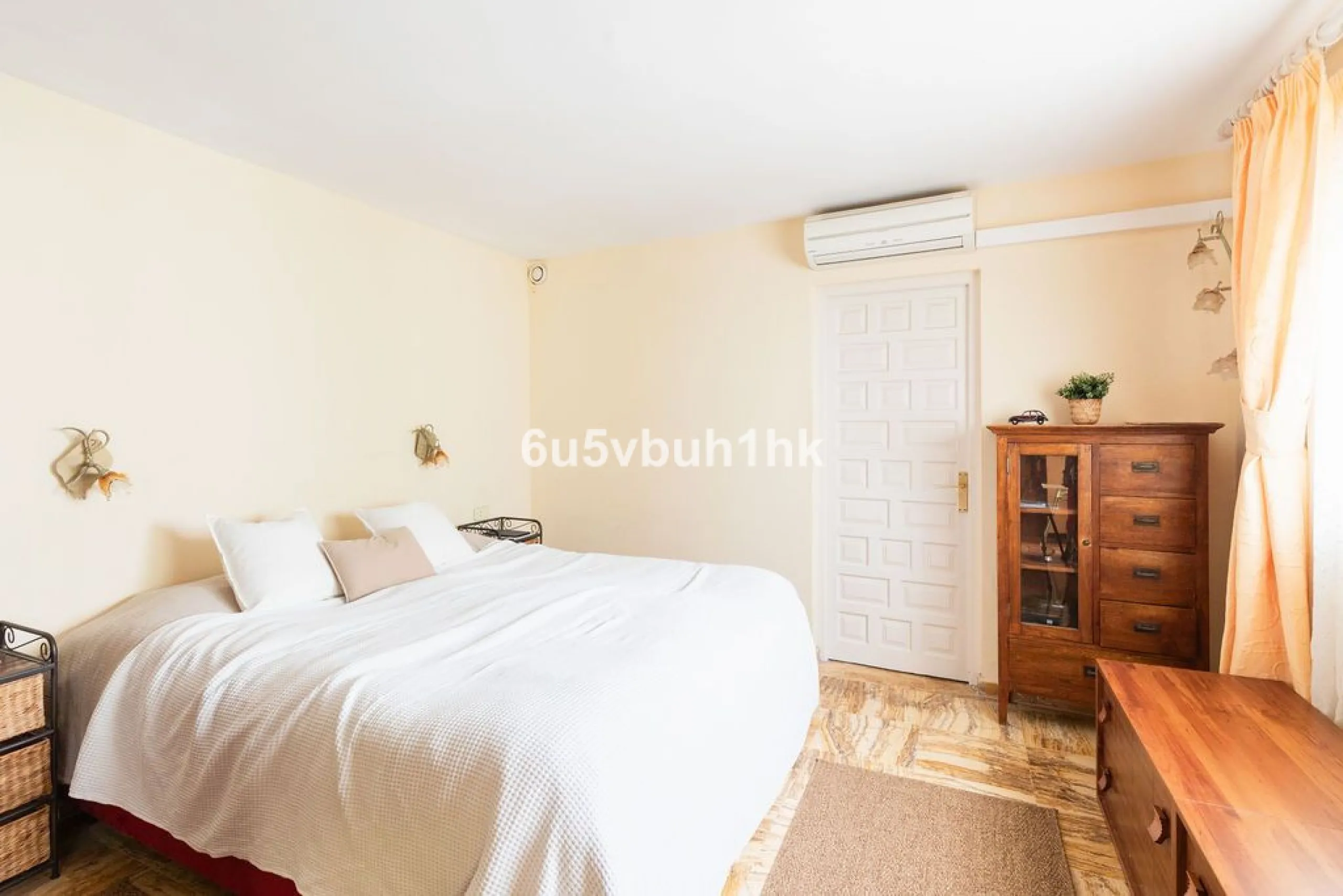 House - Detached Villa в продаже в Fuengirola, Málaga. В доме 4 спален и 6 ванных комнат. Площадь дома 300 м². Площадь участка 1000 м²