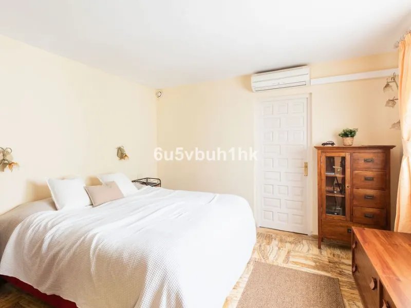 House - Detached Villa в продаже в Fuengirola, Málaga. В доме 4 спален и 6 ванных комнат. Площадь дома 300 м². Площадь участка 1000 м²