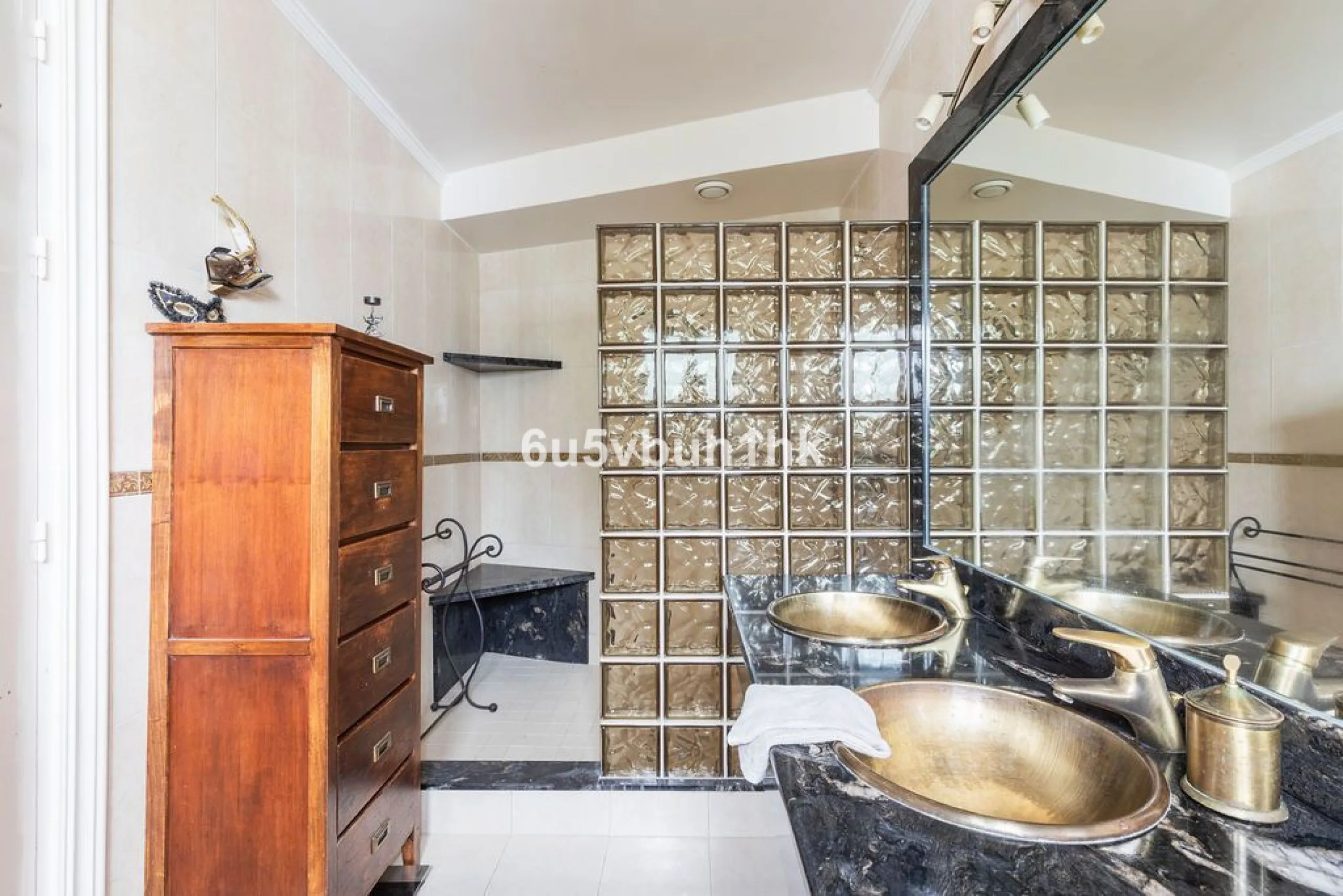House - Detached Villa в продаже в Fuengirola, Málaga. В доме 4 спален и 6 ванных комнат. Площадь дома 300 м². Площадь участка 1000 м²