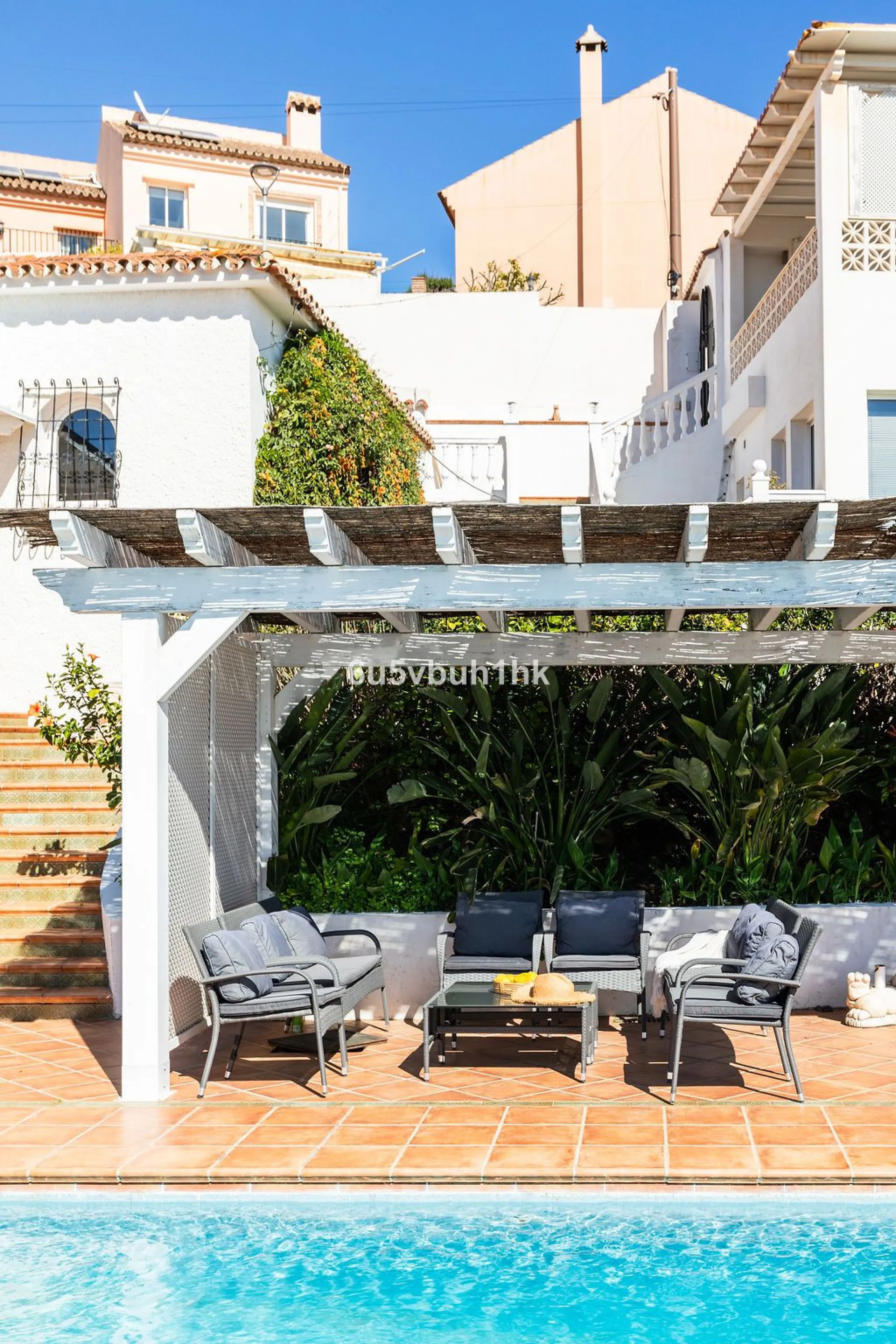 House - Detached Villa в продаже в Fuengirola, Málaga. В доме 4 спален и 6 ванных комнат. Площадь дома 300 м². Площадь участка 1000 м²