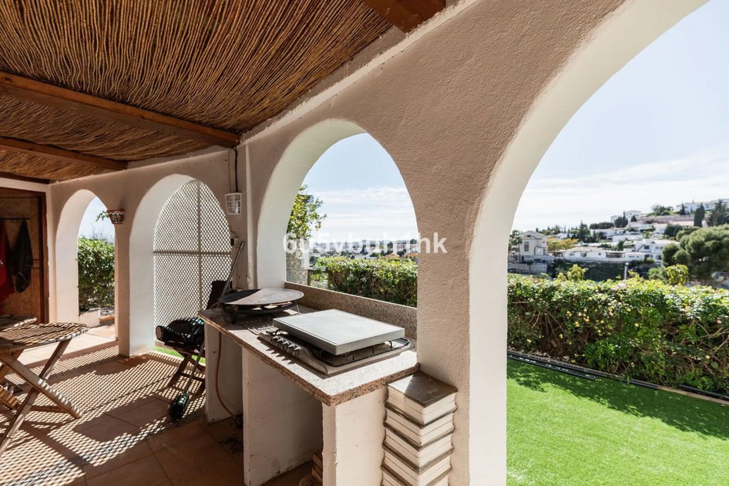House - Detached Villa в продаже в Fuengirola, Málaga. В доме 4 спален и 6 ванных комнат. Площадь дома 300 м². Площадь участка 1000 м²