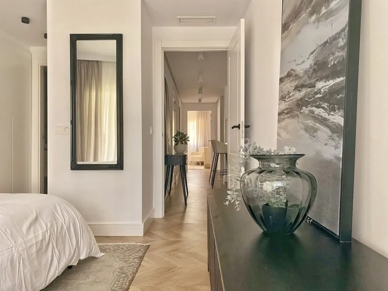 This gorgeous apartment is located in the upmarket urbanisation Bahia del Velerin - frontline beach, right on the beautiful paseo maritimo, meters away from the sea; with 24/7 security, underground parking, storage room, beautiful garden and swimming pool