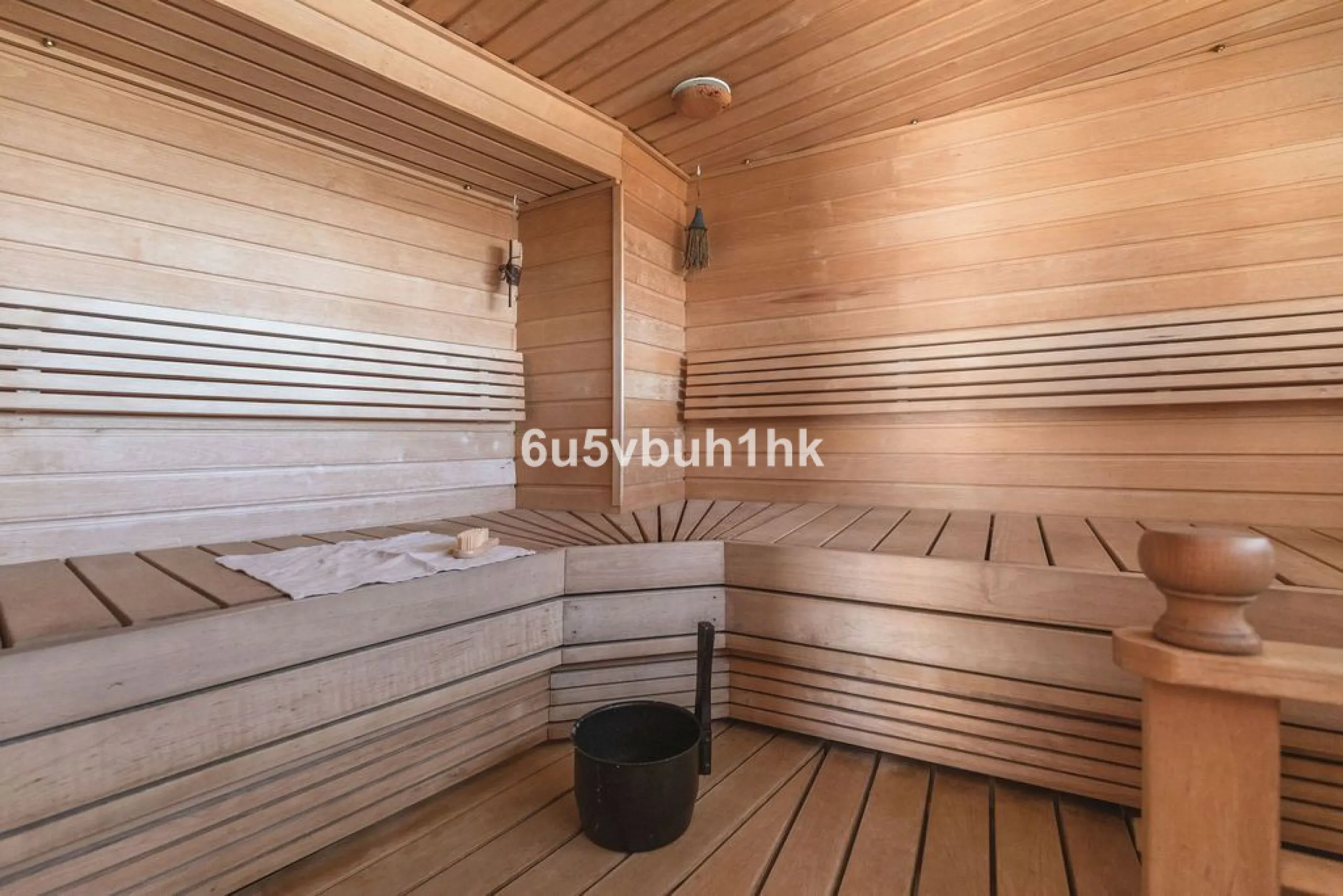 House - Detached Villa в продаже в Fuengirola, Málaga. В доме 4 спален и 6 ванных комнат. Площадь дома 300 м². Площадь участка 1000 м²