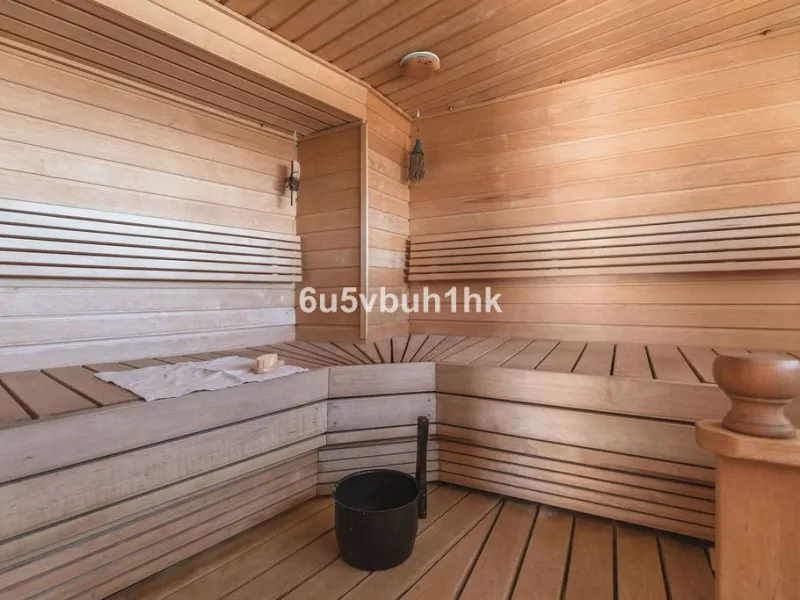 House - Detached Villa в продаже в Fuengirola, Málaga. В доме 4 спален и 6 ванных комнат. Площадь дома 300 м². Площадь участка 1000 м²