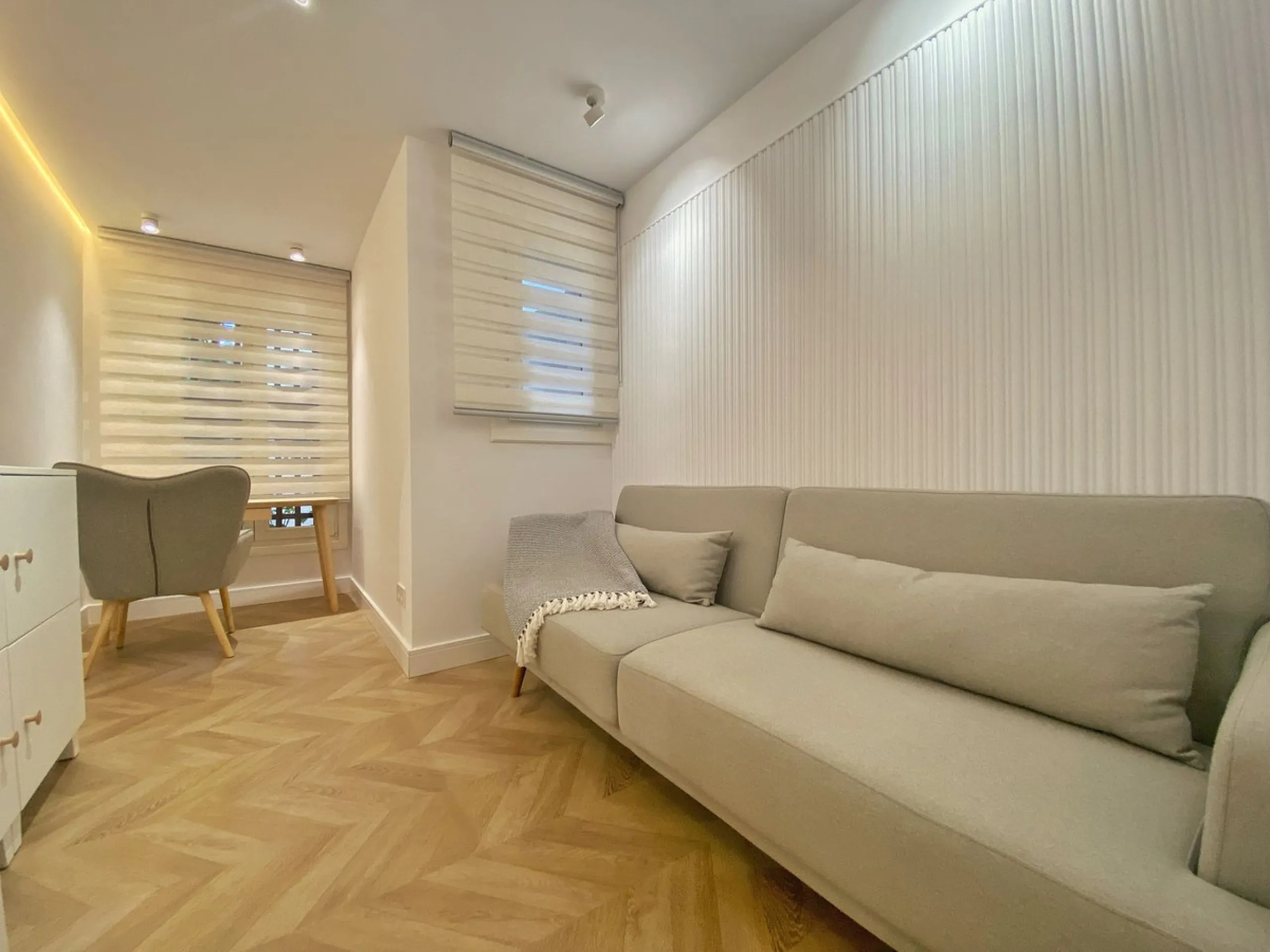 This gorgeous apartment is located in the upmarket urbanisation Bahia del Velerin - frontline beach, right on the beautiful paseo maritimo, meters away from the sea; with 24/7 security, underground parking, storage room, beautiful garden and swimming pool