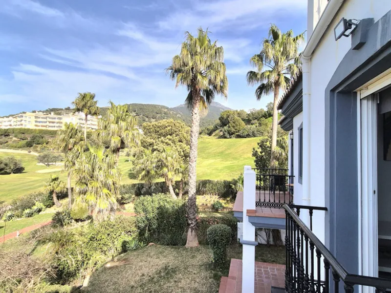 House - Townhouse в продаже в Alhaurín el Grande, Málaga. В доме 3 спален и 3 ванных комнат. Площадь дома 242 м²