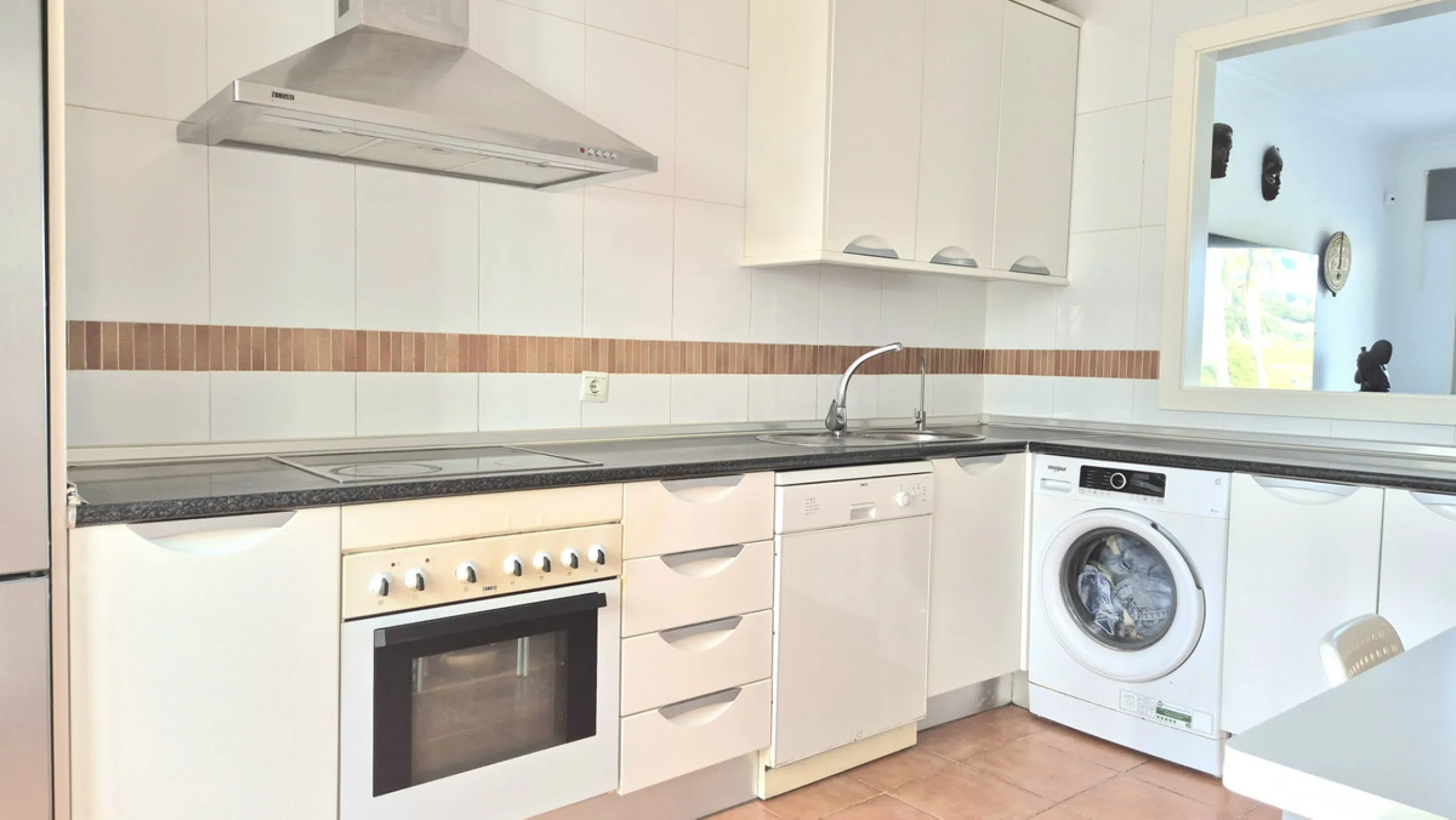 House - Townhouse в продаже в Alhaurín el Grande, Málaga. В доме 3 спален и 3 ванных комнат. Площадь дома 242 м²
