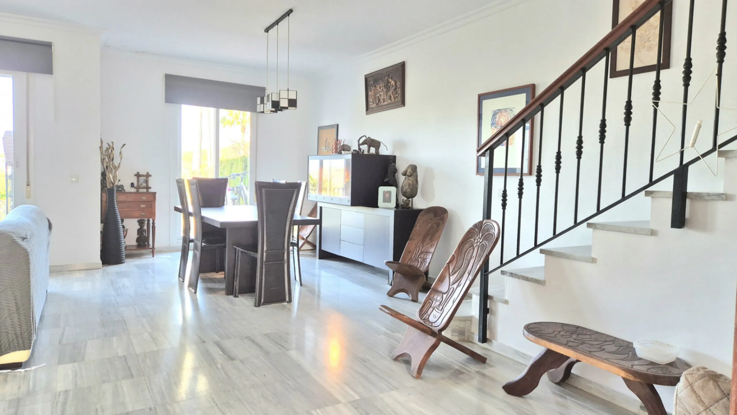 House - Townhouse в продаже в Alhaurín el Grande, Málaga. В доме 3 спален и 3 ванных комнат. Площадь дома 242 м²