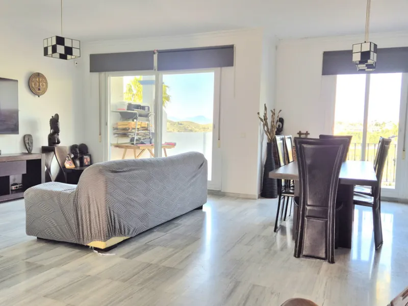 House - Townhouse в продаже в Alhaurín el Grande, Málaga. В доме 3 спален и 3 ванных комнат. Площадь дома 242 м²