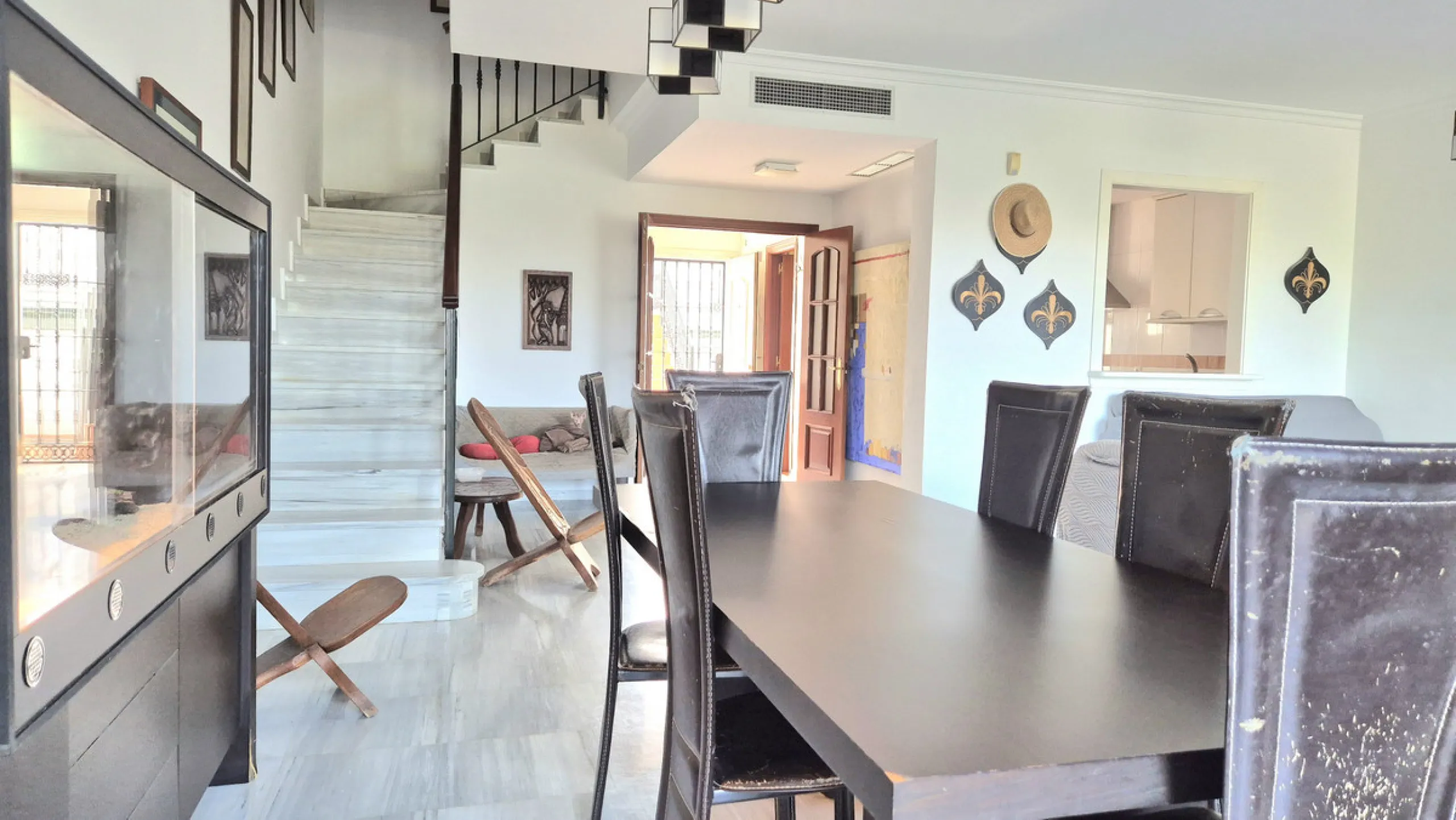 House - Townhouse в продаже в Alhaurín el Grande, Málaga. В доме 3 спален и 3 ванных комнат. Площадь дома 242 м²