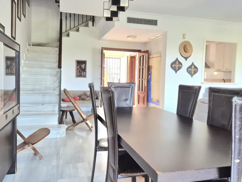 House - Townhouse в продаже в Alhaurín el Grande, Málaga. В доме 3 спален и 3 ванных комнат. Площадь дома 242 м²