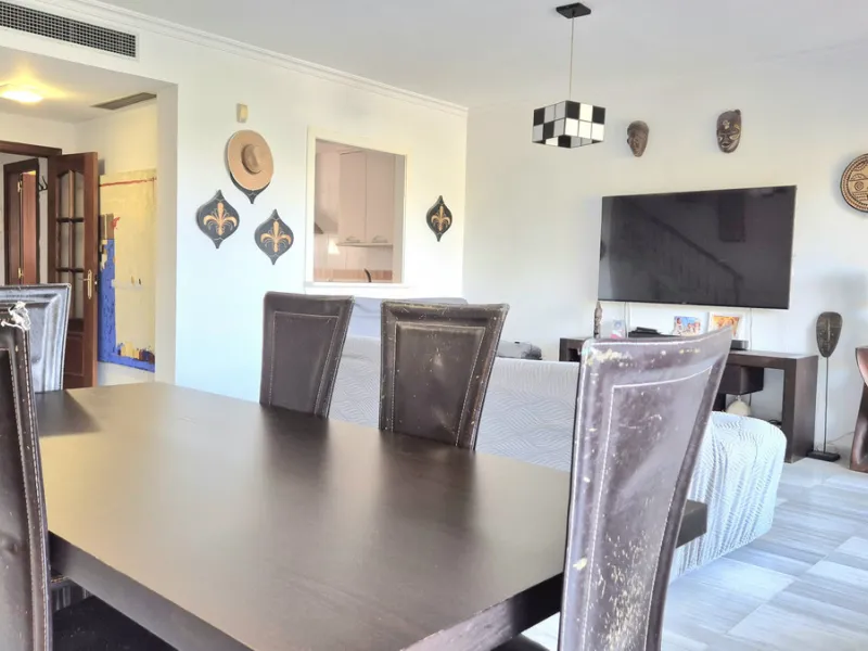 House - Townhouse в продаже в Alhaurín el Grande, Málaga. В доме 3 спален и 3 ванных комнат. Площадь дома 242 м²