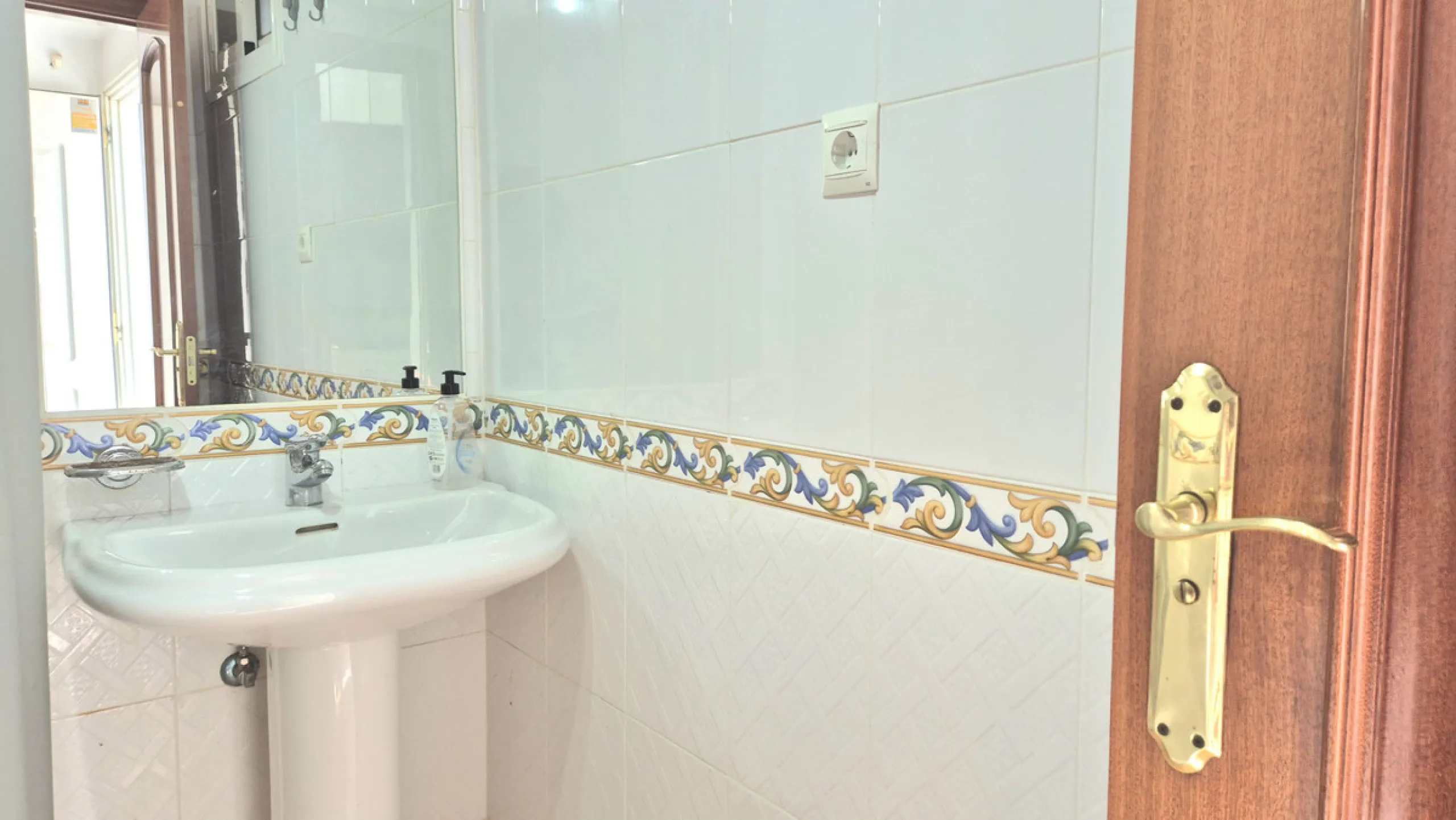 House - Townhouse в продаже в Alhaurín el Grande, Málaga. В доме 3 спален и 3 ванных комнат. Площадь дома 242 м²