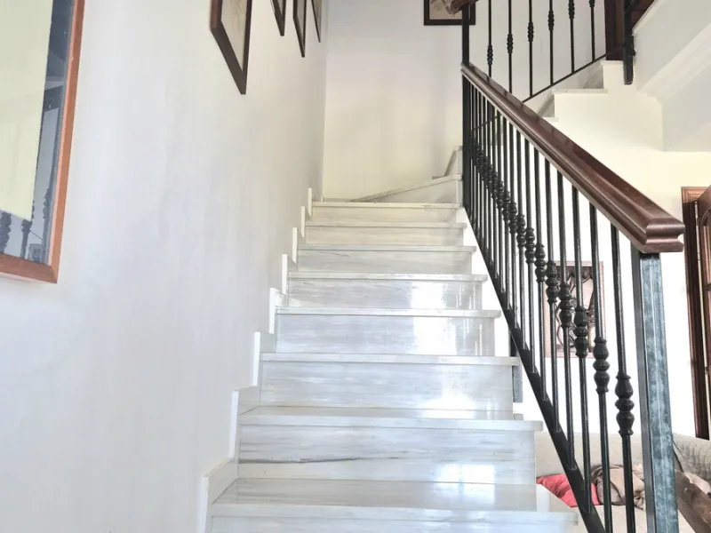 House - Townhouse в продаже в Alhaurín el Grande, Málaga. В доме 3 спален и 3 ванных комнат. Площадь дома 242 м²
