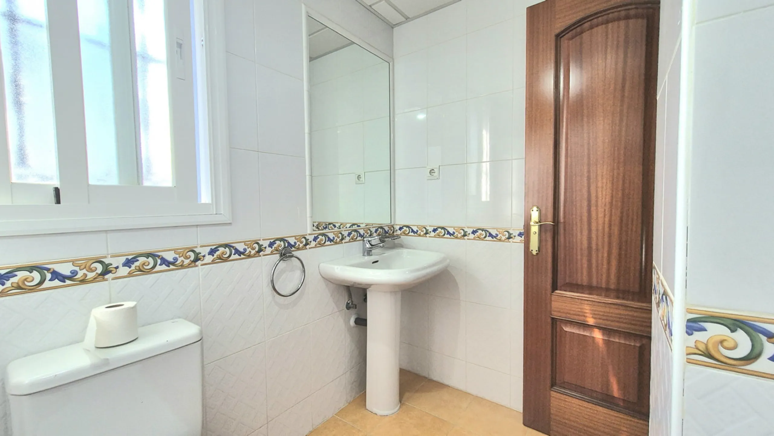 House - Townhouse в продаже в Alhaurín el Grande, Málaga. В доме 3 спален и 3 ванных комнат. Площадь дома 242 м²