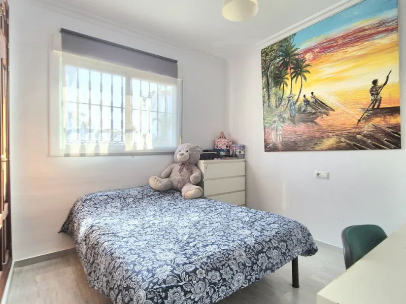 House - Townhouse в продаже в Alhaurín el Grande, Málaga. В доме 3 спален и 3 ванных комнат. Площадь дома 242 м²