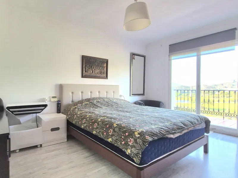 House - Townhouse в продаже в Alhaurín el Grande, Málaga. В доме 3 спален и 3 ванных комнат. Площадь дома 242 м²