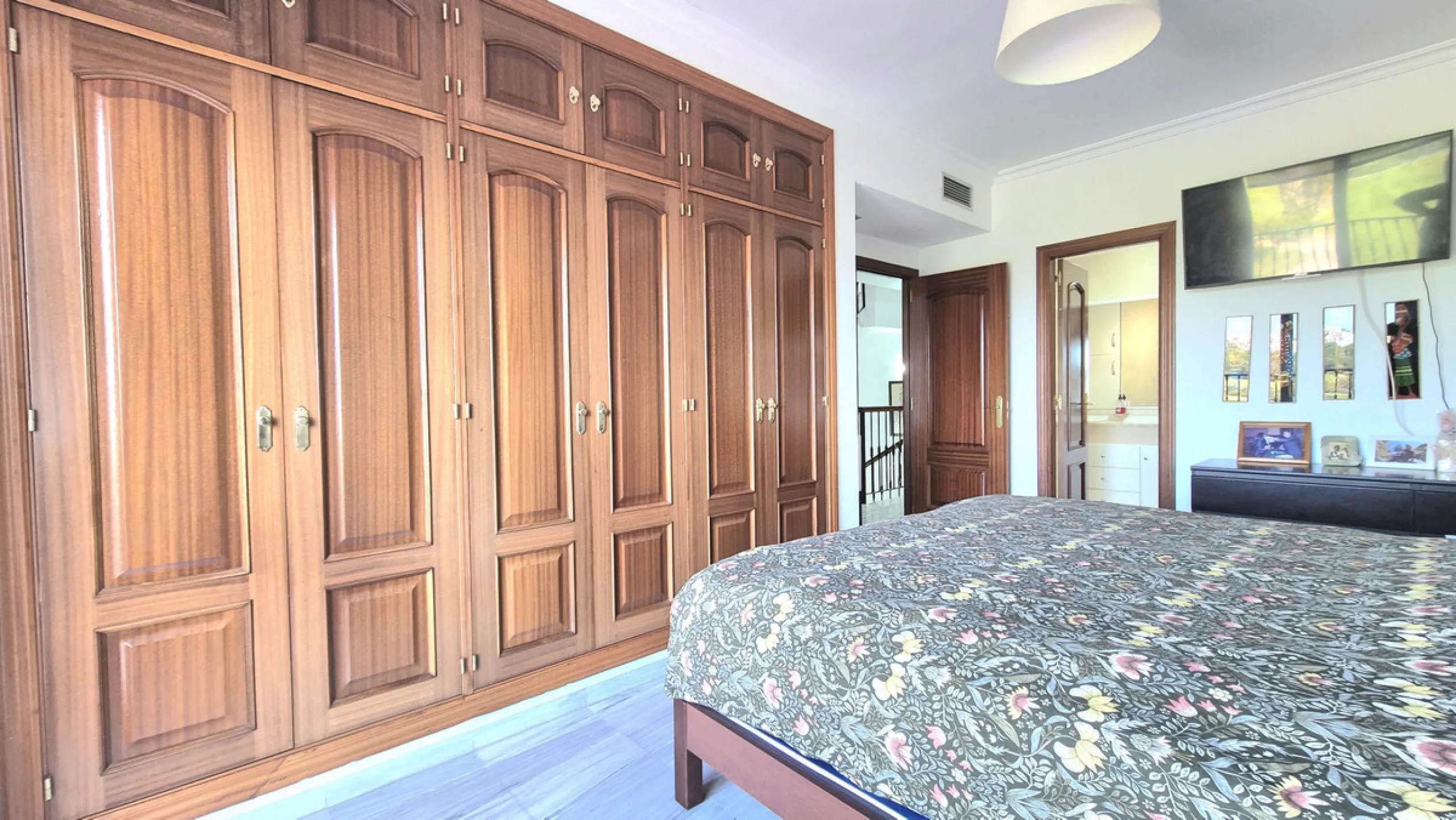 House - Townhouse в продаже в Alhaurín el Grande, Málaga. В доме 3 спален и 3 ванных комнат. Площадь дома 242 м²