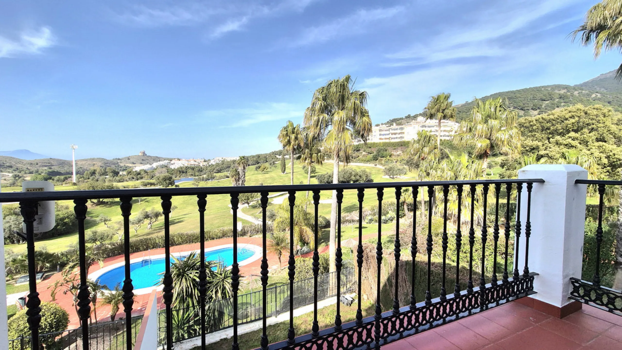 House - Townhouse в продаже в Alhaurín el Grande, Málaga. В доме 3 спален и 3 ванных комнат. Площадь дома 242 м²