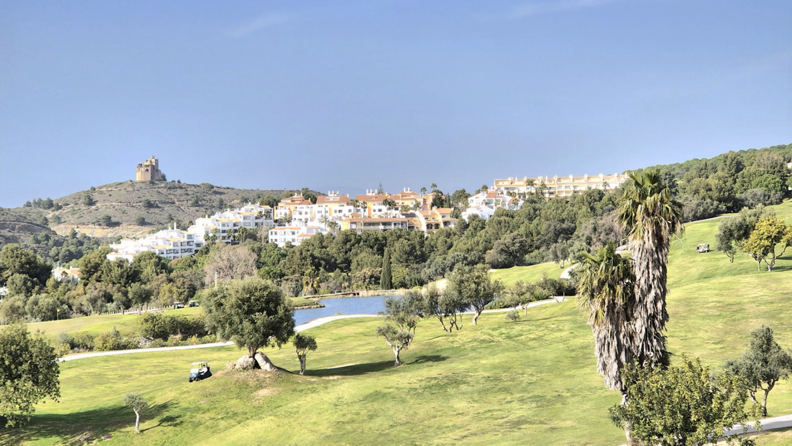House - Townhouse в продаже в Alhaurín el Grande, Málaga. В доме 3 спален и 3 ванных комнат. Площадь дома 242 м²