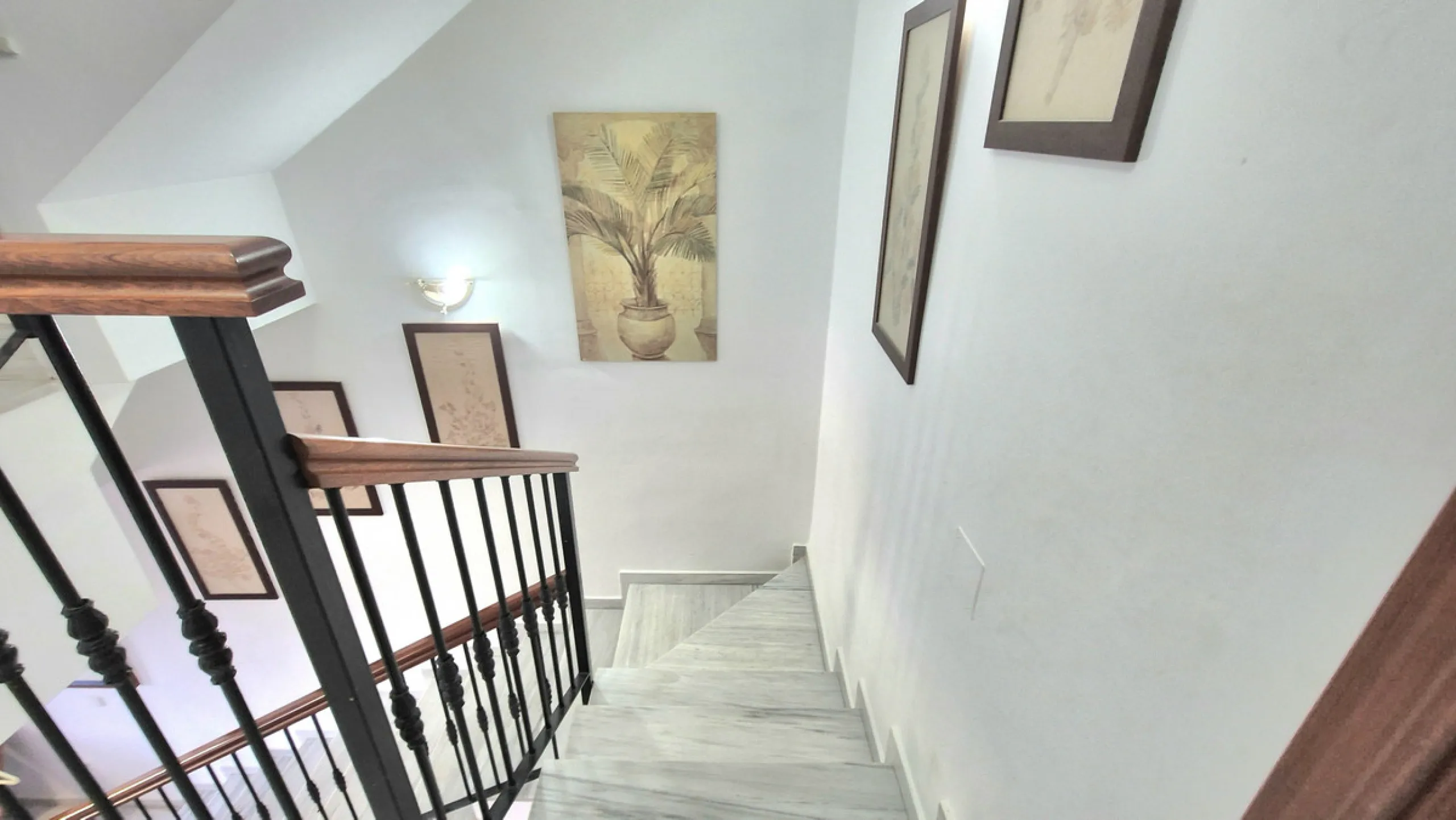 House - Townhouse в продаже в Alhaurín el Grande, Málaga. В доме 3 спален и 3 ванных комнат. Площадь дома 242 м²