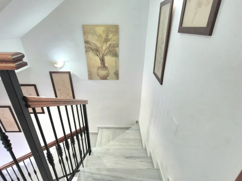 House - Townhouse в продаже в Alhaurín el Grande, Málaga. В доме 3 спален и 3 ванных комнат. Площадь дома 242 м²