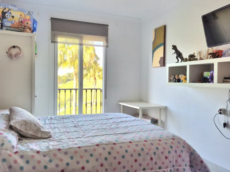 House - Townhouse в продаже в Alhaurín el Grande, Málaga. В доме 3 спален и 3 ванных комнат. Площадь дома 242 м²