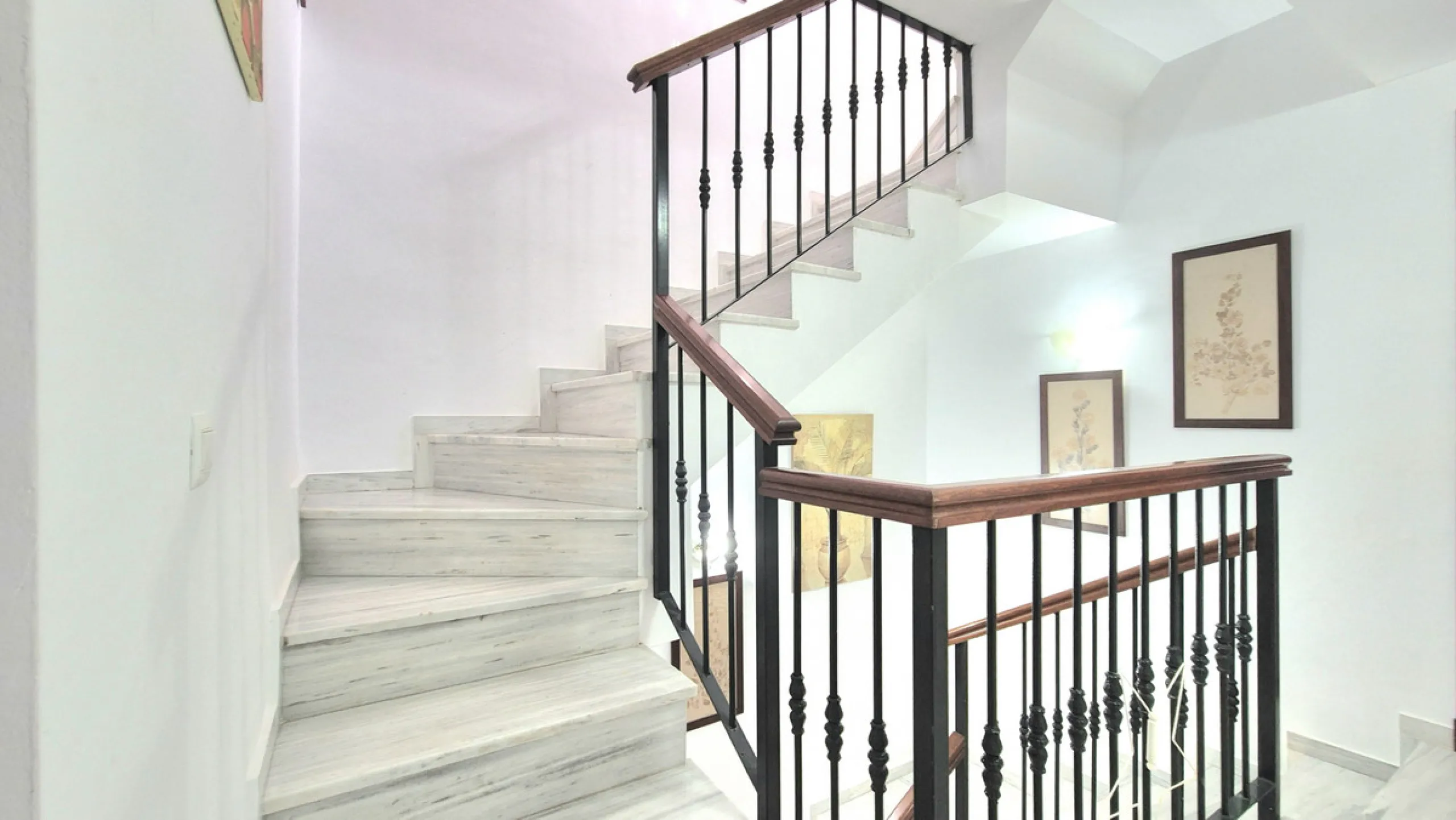 House - Townhouse в продаже в Alhaurín el Grande, Málaga. В доме 3 спален и 3 ванных комнат. Площадь дома 242 м²