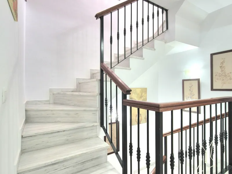 House - Townhouse в продаже в Alhaurín el Grande, Málaga. В доме 3 спален и 3 ванных комнат. Площадь дома 242 м²