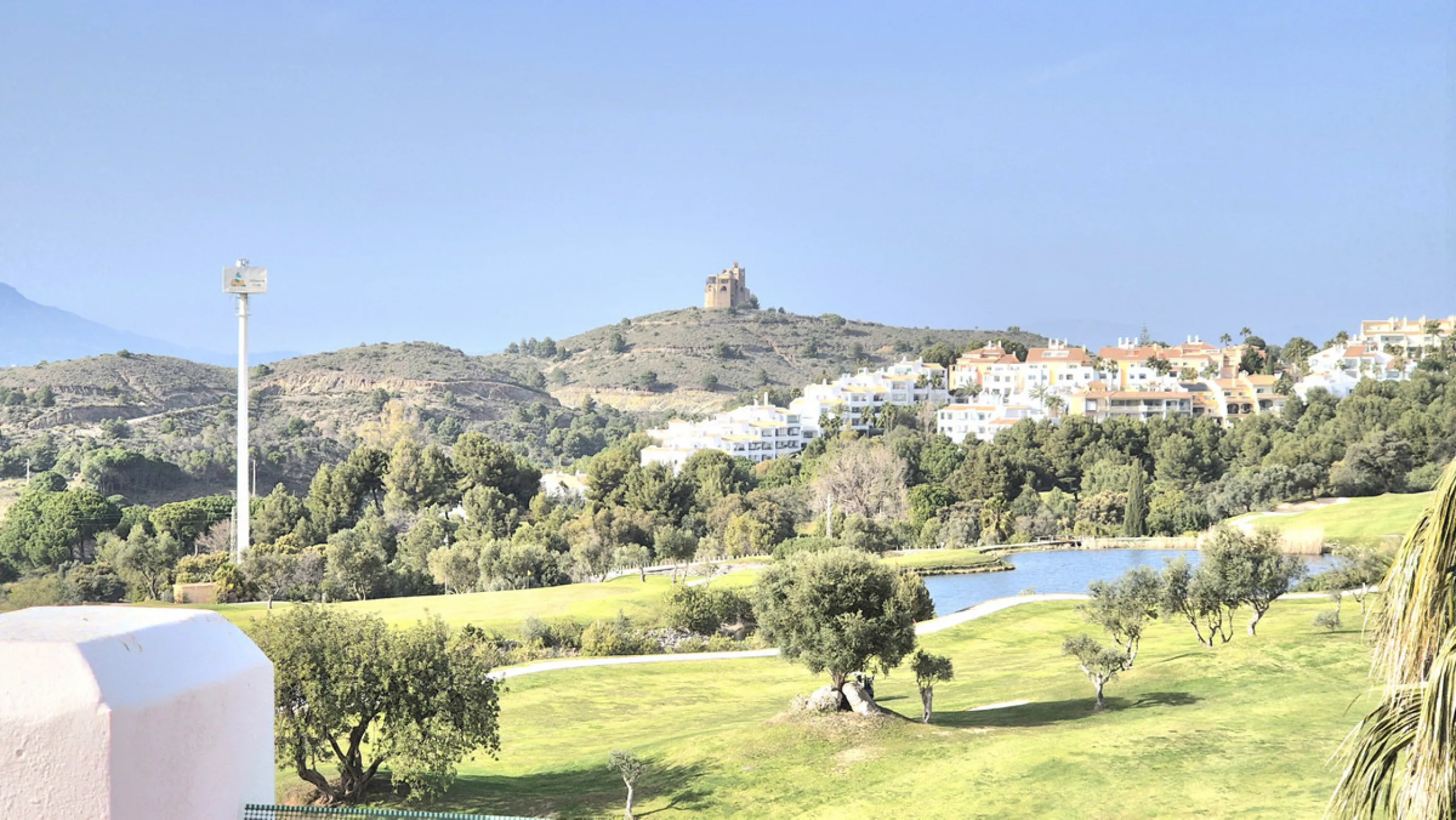 House - Townhouse в продаже в Alhaurín el Grande, Málaga. В доме 3 спален и 3 ванных комнат. Площадь дома 242 м²
