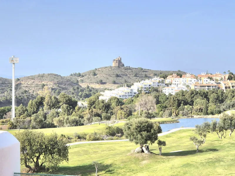 House - Townhouse в продаже в Alhaurín el Grande, Málaga. В доме 3 спален и 3 ванных комнат. Площадь дома 242 м²