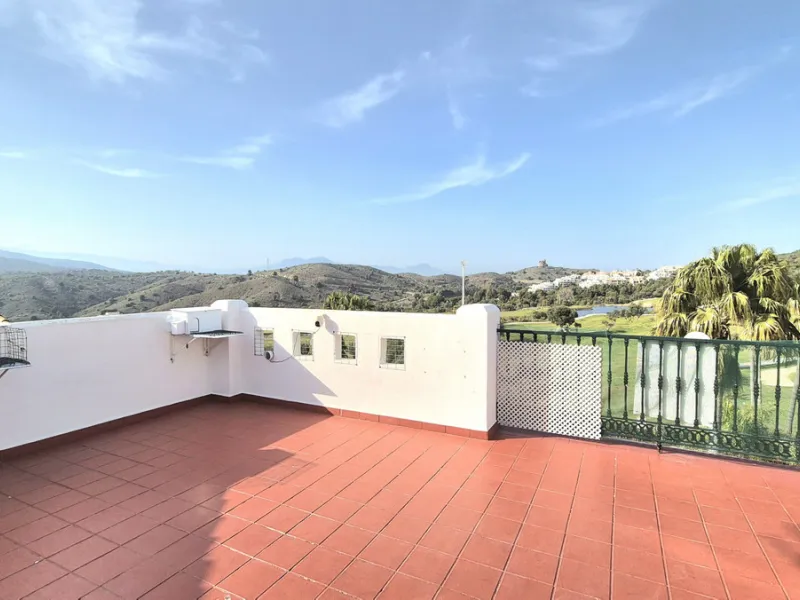 House - Townhouse в продаже в Alhaurín el Grande, Málaga. В доме 3 спален и 3 ванных комнат. Площадь дома 242 м²