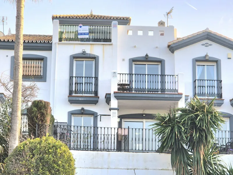 House - Townhouse в продаже в Alhaurín el Grande, Málaga. В доме 3 спален и 3 ванных комнат. Площадь дома 242 м²