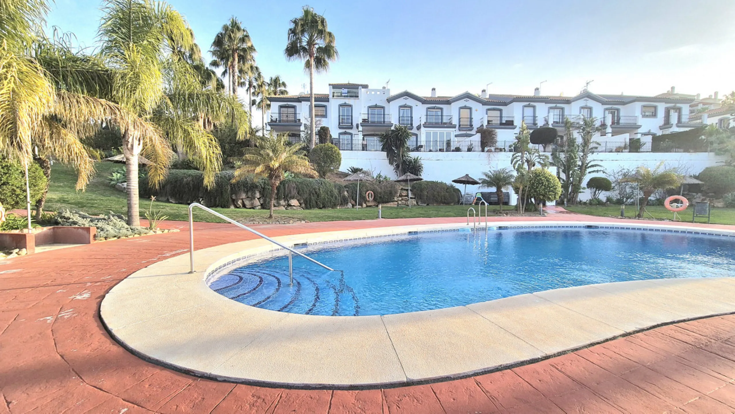 House - Townhouse в продаже в Alhaurín el Grande, Málaga. В доме 3 спален и 3 ванных комнат. Площадь дома 242 м²