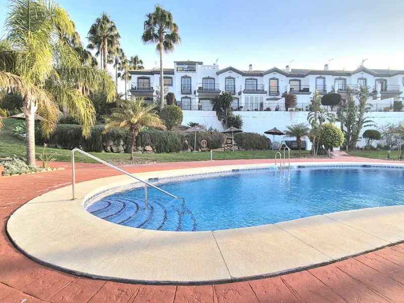 House - Townhouse в продаже в Alhaurín el Grande, Málaga. В доме 3 спален и 3 ванных комнат. Площадь дома 242 м²