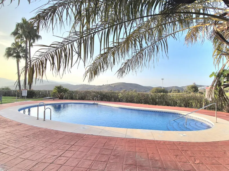 House - Townhouse в продаже в Alhaurín el Grande, Málaga. В доме 3 спален и 3 ванных комнат. Площадь дома 242 м²