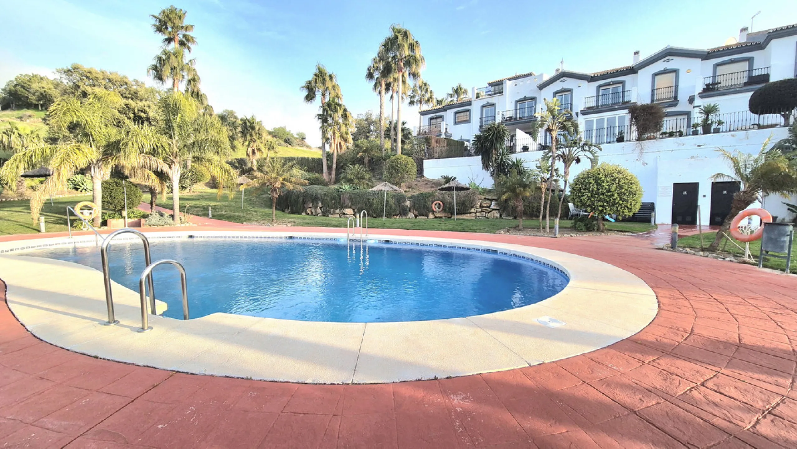 House - Townhouse в продаже в Alhaurín el Grande, Málaga. В доме 3 спален и 3 ванных комнат. Площадь дома 242 м²
