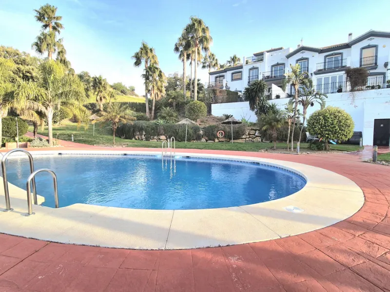 House - Townhouse в продаже в Alhaurín el Grande, Málaga. В доме 3 спален и 3 ванных комнат. Площадь дома 242 м²
